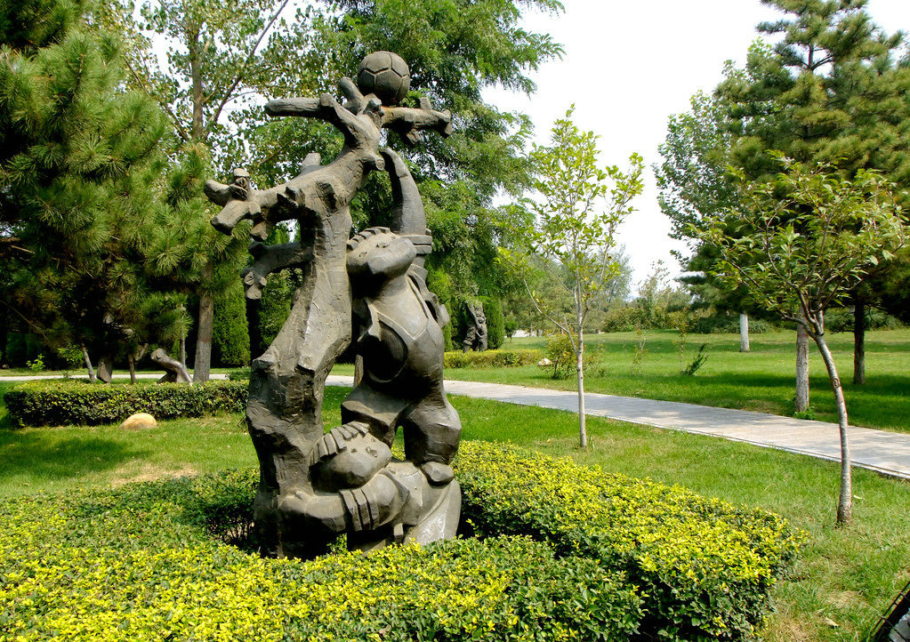 設計制作人物雕塑時重點河南雕塑公司(圖1)
